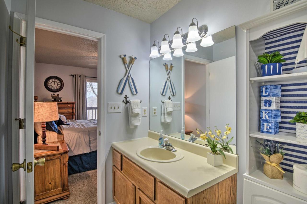 Reed Springs Condo With Furnished Deck And Pool Access Reeds Spring Exterior photo