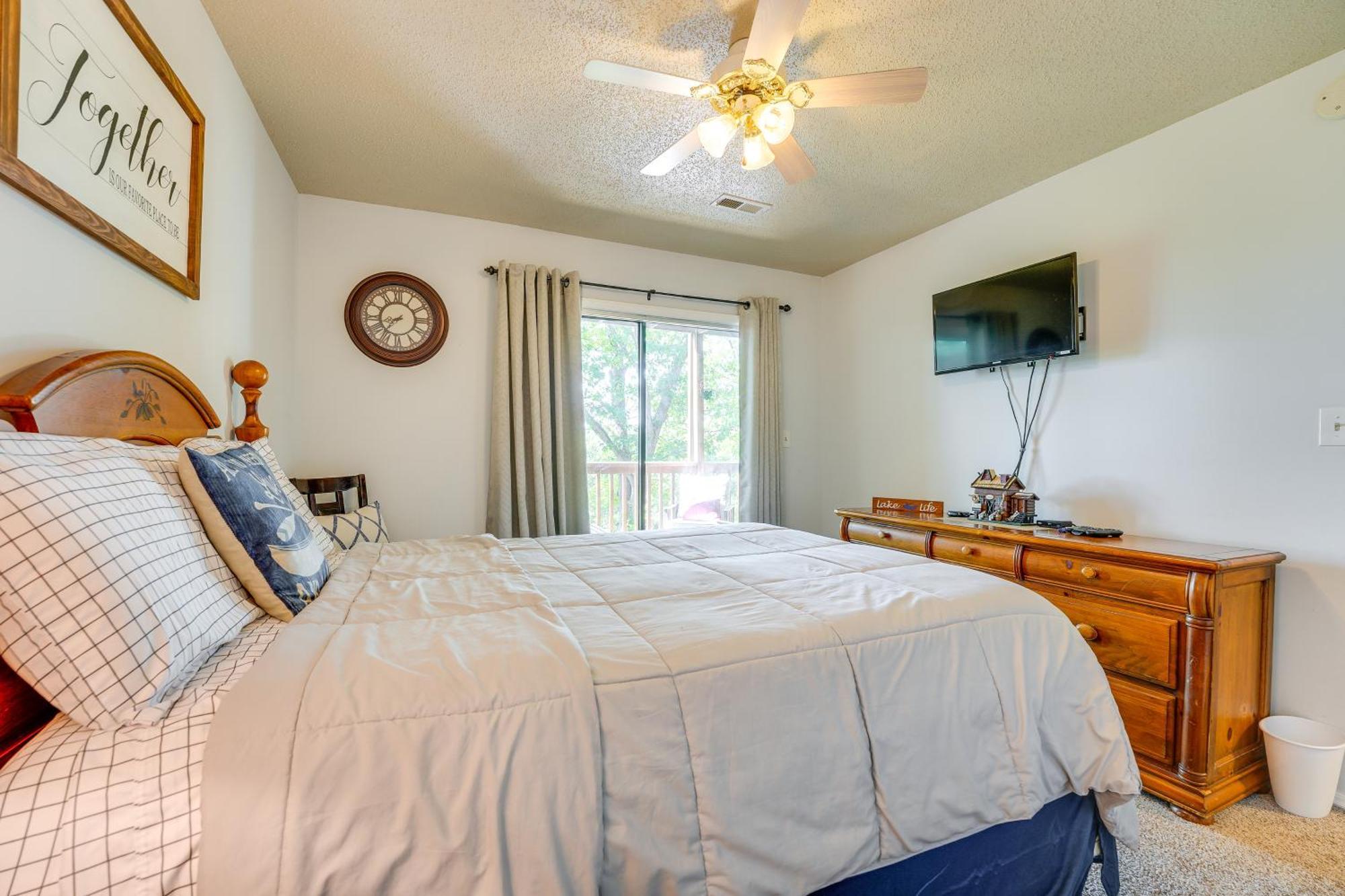 Reed Springs Condo With Furnished Deck And Pool Access Reeds Spring Exterior photo